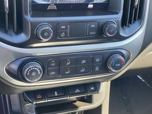 Used 2022 Chevrolet Colorado LT w/ LT Convenience Package image 17