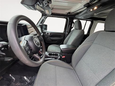 Used 2024 Jeep Wrangler Unlimited w/ Convenience Group image 9