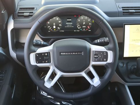 New 2026 Land Rover Defender 110 X-Dynamic SE image 25