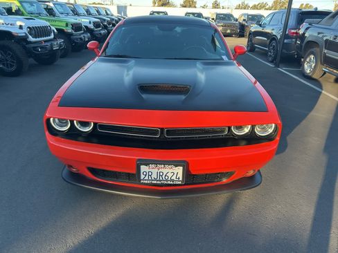 Used 2022 Dodge Challenger R/T w/ Blacktop Package image 9