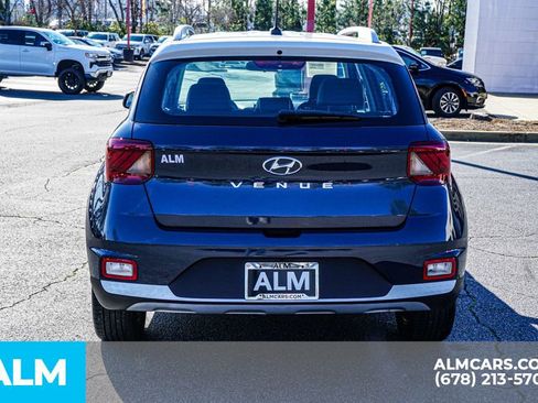 Used 2024 Hyundai Venue Limited image 11