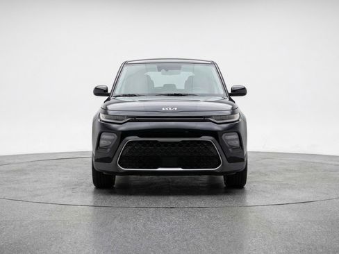 Used 2025 Kia Soul LX w/ LX Technology Package FWD image 2