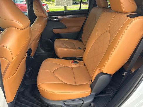 Certified 2026 Toyota Highlander Platinum AWD/4WD image 8