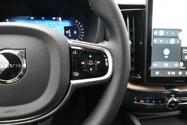 New 2027 Volvo XC60 B5 Plus AWD/4WD image 25