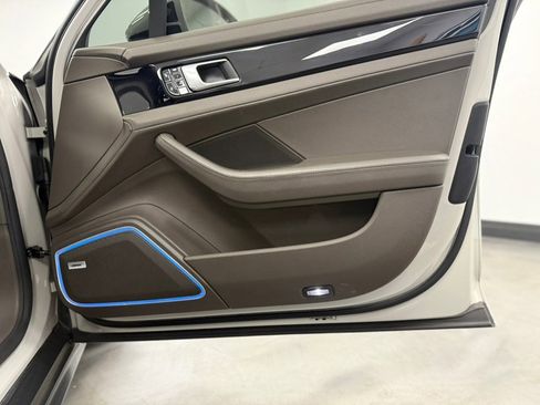 Used 2018 Porsche Panamera 4S AWD/4WD image 32