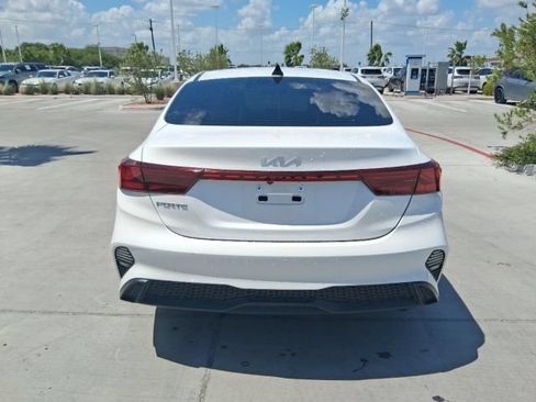 Used 2024 Kia Forte LXS w/ LXS Technology Package FWD image 5