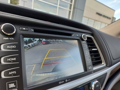 Used 2015 Toyota Highlander Limited Platinum AWD/4WD image 9