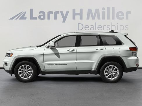 Used 2022 Jeep Grand Cherokee Laredo X AWD/4WD image 3