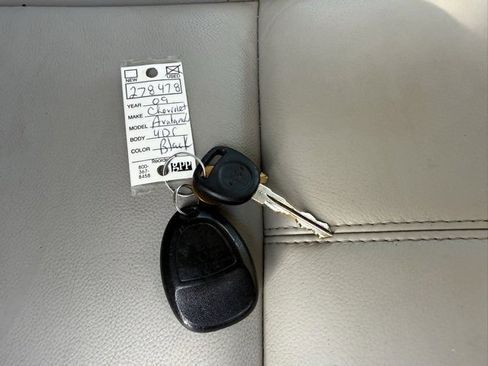Used 2009 Chevrolet Avalanche LT w/ Luxury Package image 17