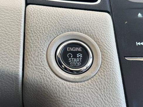 Used 2017 Ford Taurus SEL w/ Equipment Group 201A FWD image 22