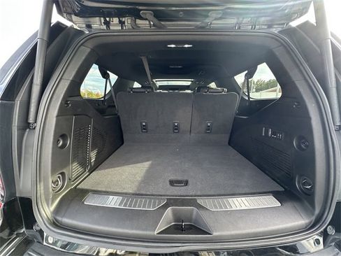 Used 2023 Chevrolet Suburban RST w/ Sport Performance Package image 43