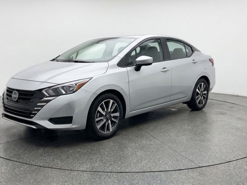 Used 2025 Nissan Versa SV FWD image 3