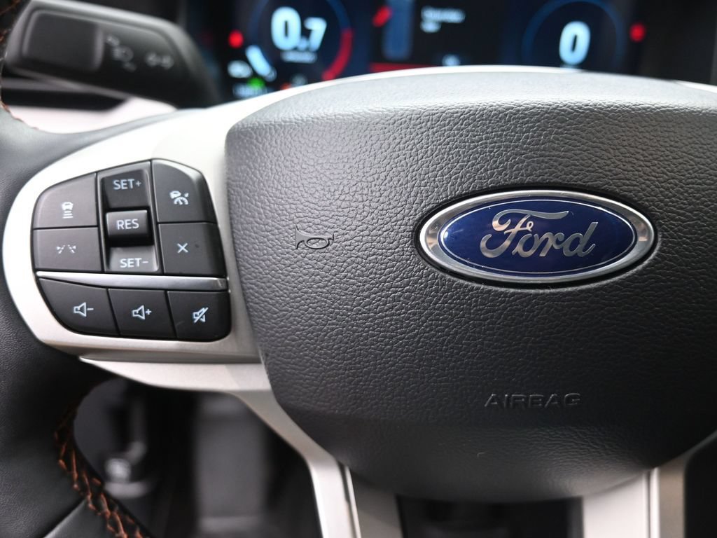 Used 2025 Ford Explorer Active RWD image 14