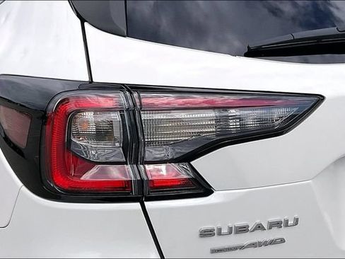 Used 2025 Subaru Outback Premium AWD/4WD image 28