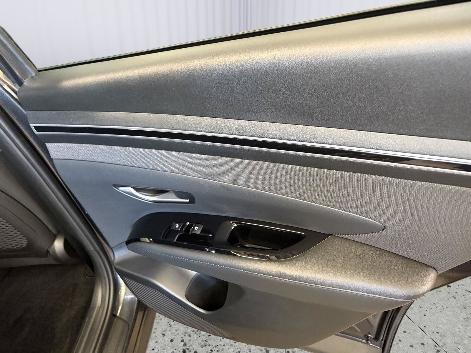 Used 2023 Hyundai Tucson Limited FWD image 16