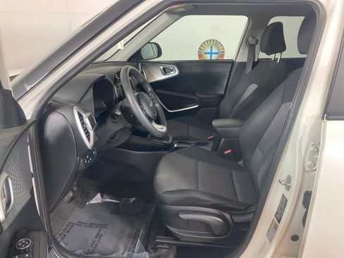 Used 2022 Kia Soul LX w/ Technology Package image 12