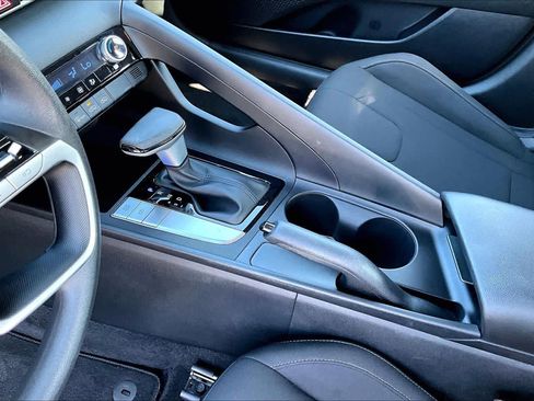 Used 2023 Hyundai Elantra SEL image 15