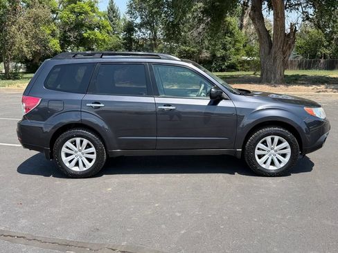 Used 2013 Subaru Forester 2.5X Premium w/ Popular Pkg 1 AWD/4WD image 3