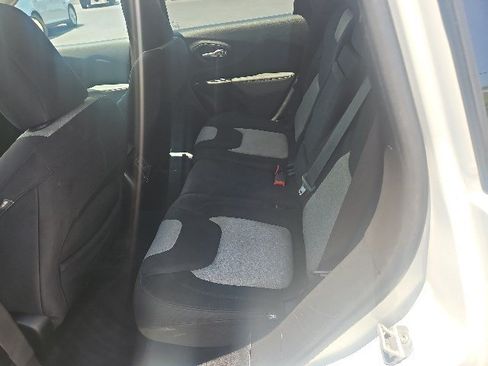Used 2014 Jeep Cherokee Latitude FWD image 6