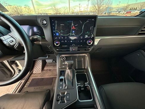 Used 2024 Lexus GX 550 image 16