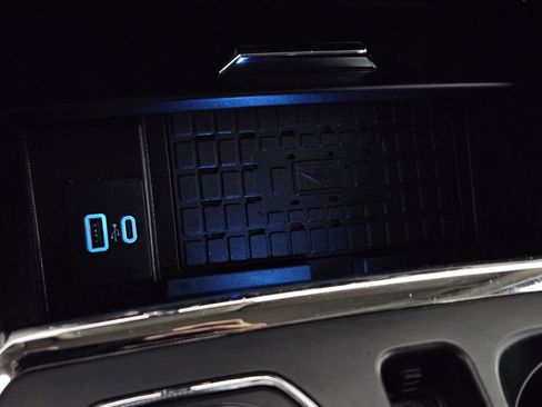 Used 2024 Ford Expedition XLT image 16