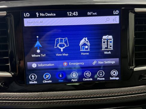 Used 2020 Chrysler Pacifica Limited FWD image 10
