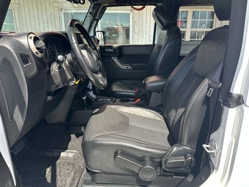 Used 2017 Jeep Wrangler Sahara AWD/4WD image 13