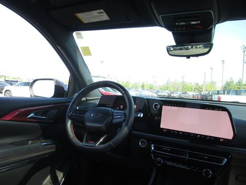Used 2024 Chevrolet Traverse RS w/ LPO, Floor Liner Package FWD image 27