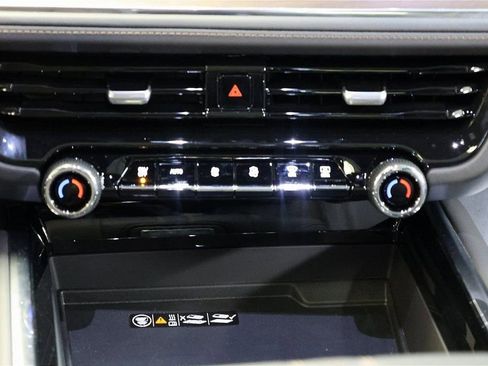New 2026 Chevrolet Suburban High Country AWD/4WD image 15