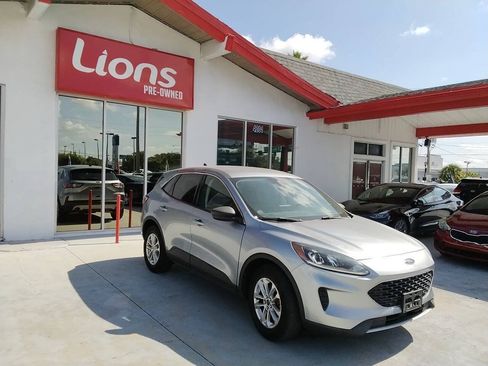 Used 2022 Ford Escape SE FWD image 3