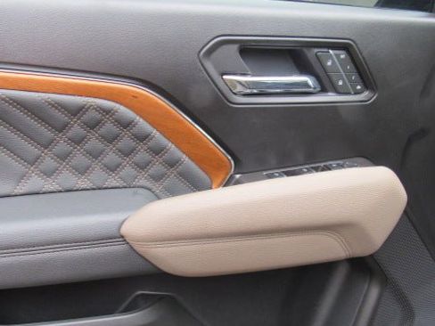 Certified 2025 GMC Canyon Denali AWD/4WD image 18