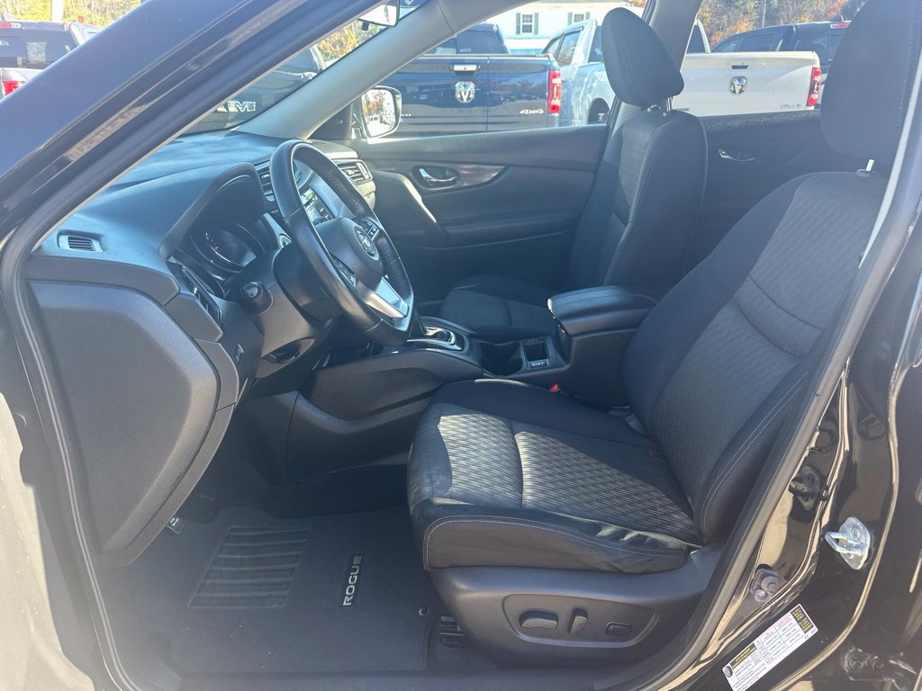 Used 2017 Nissan Rogue SV AWD/4WD image 14