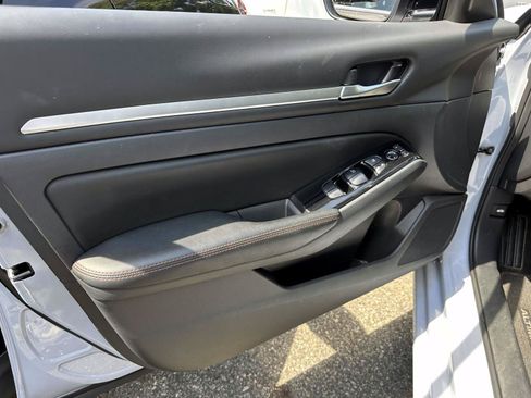 Certified 2024 Nissan Altima 2.5 SR FWD image 11