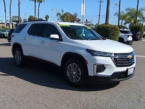 Used 2022 Chevrolet Traverse LT image 2