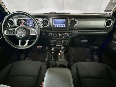 Used 2019 Jeep Wrangler Unlimited Sahara AWD/4WD image 27