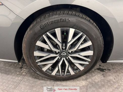 Used 2025 Nissan Altima 2.5 SV FWD image 19