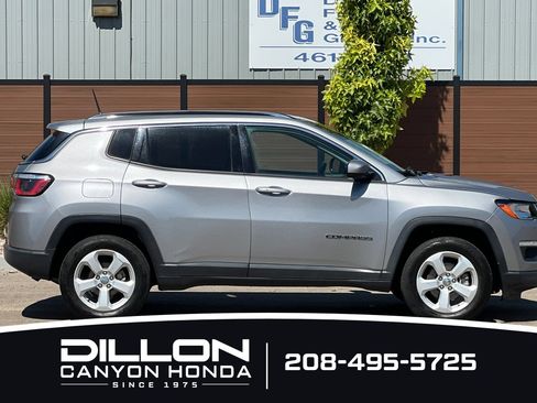 Used 2017 Jeep Compass Latitude AWD/4WD image 3
