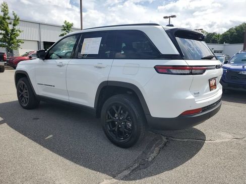 Certified 2025 Jeep Grand Cherokee Altitude RWD image 6
