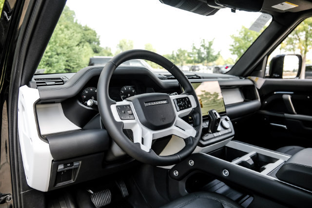 New 2026 Land Rover Defender 110 X-Dynamic SE AWD/4WD image 3