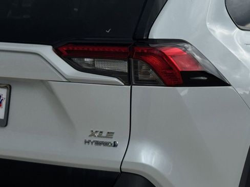 Used 2023 Toyota RAV4 XLE Premium AWD/4WD image 9