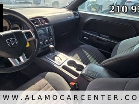 Used 2014 Dodge Challenger SXT RWD image 22