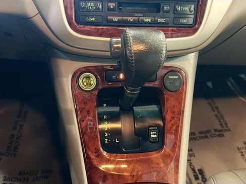 Used 2005 Toyota Highlander 4WD V6 w/ 3rd Row image 22