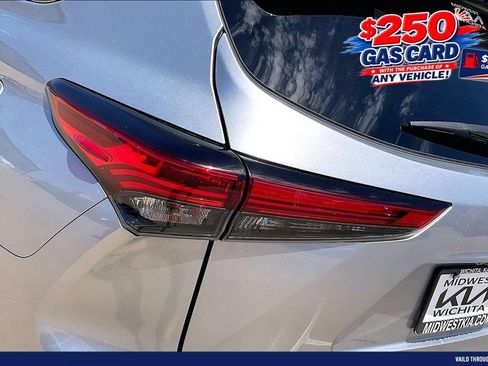 Used 2023 Toyota Highlander Platinum AWD/4WD image 30