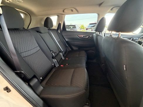 Used 2018 Nissan Rogue SV FWD image 21