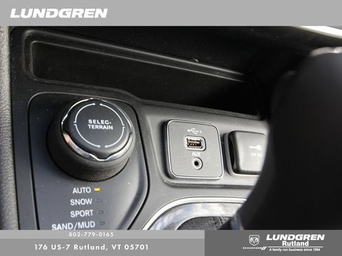 Used 2021 Jeep Cherokee Limited w/ Mopar Interior Package AWD/4WD image 39