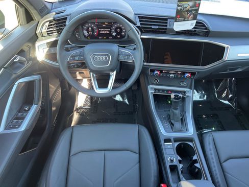 New 2025 Audi Q3 2.0T Premium image 16