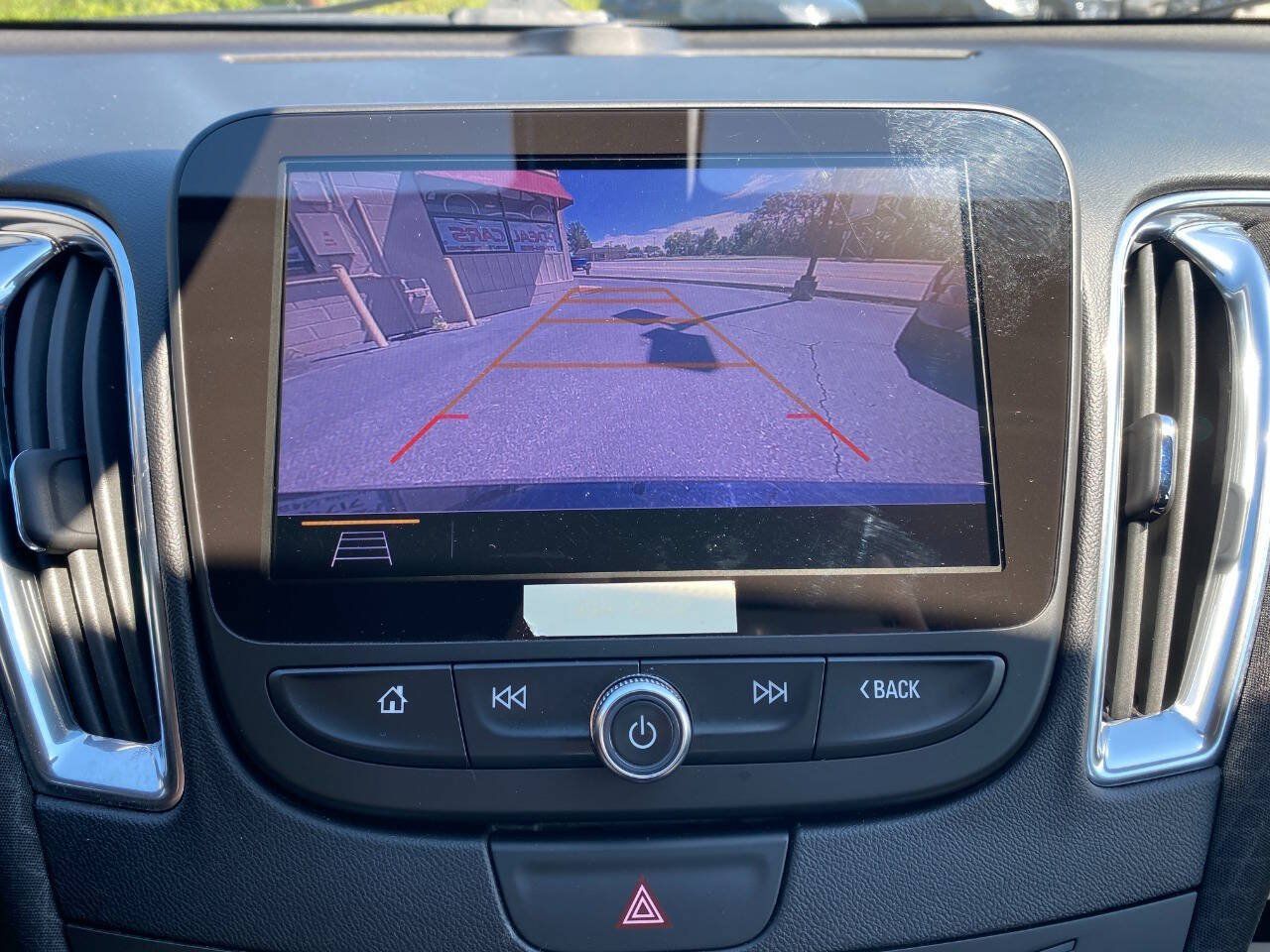 Used 2019 Chevrolet Malibu Hybrid FWD image 16