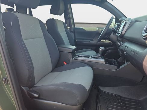 Used 2021 Toyota Tacoma TRD Off-Road image 10