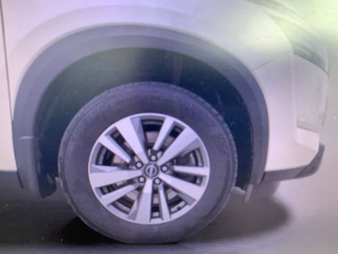 Used 2024 Nissan Pathfinder SL AWD/4WD image 16