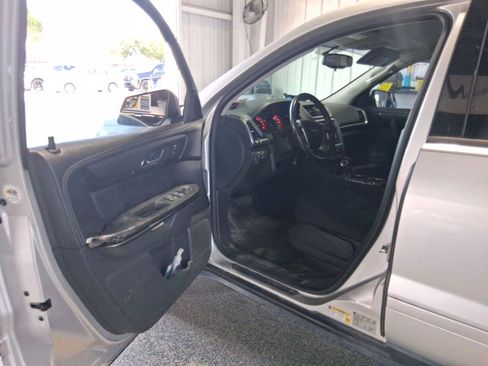 Used 2014 GMC Acadia SLE FWD image 6